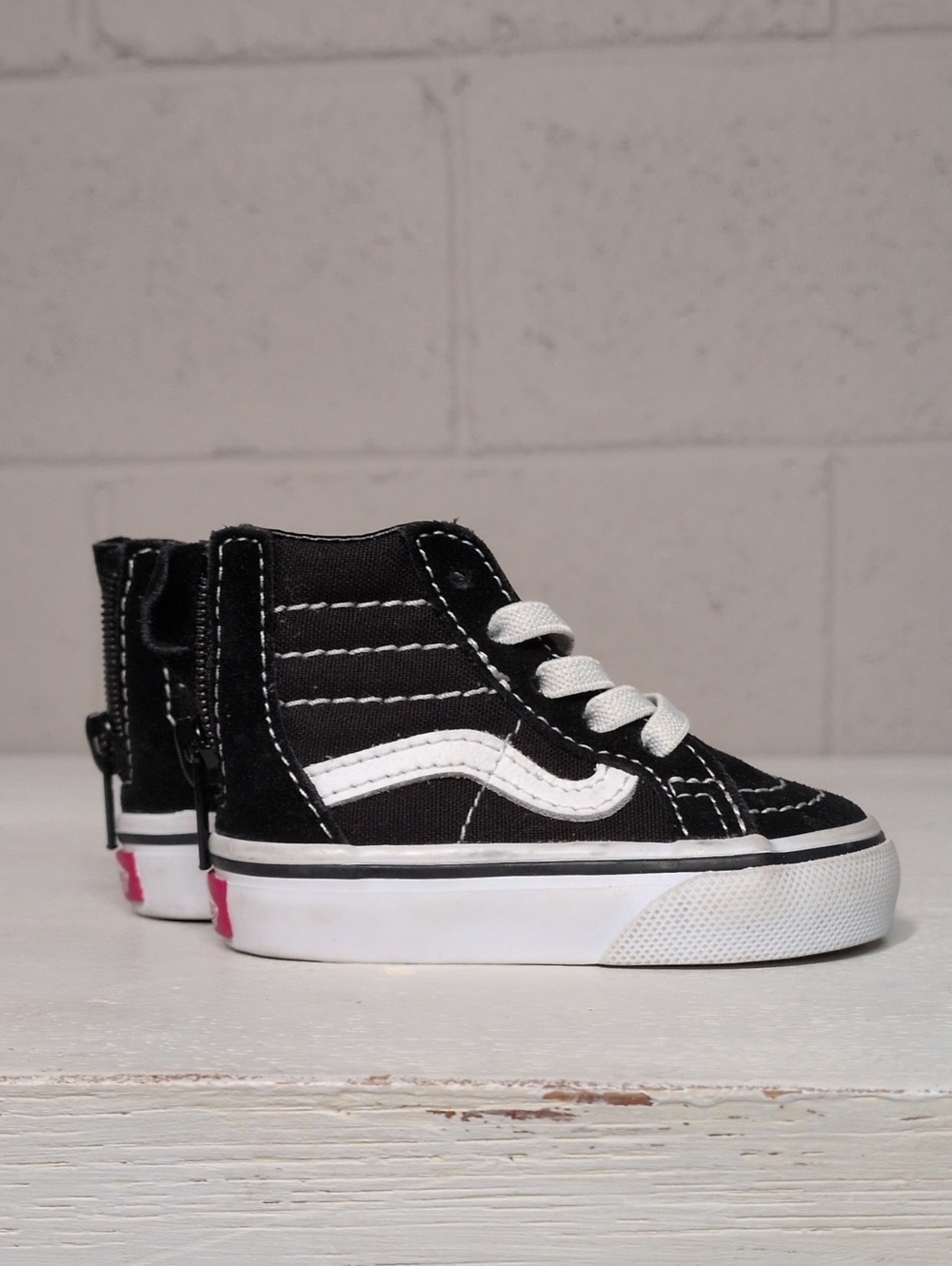 Vans Kids Sk8-Hi High-Top Sneakers in Black/White, Baby Toddler Size 2, like new - Picture 3 of 5